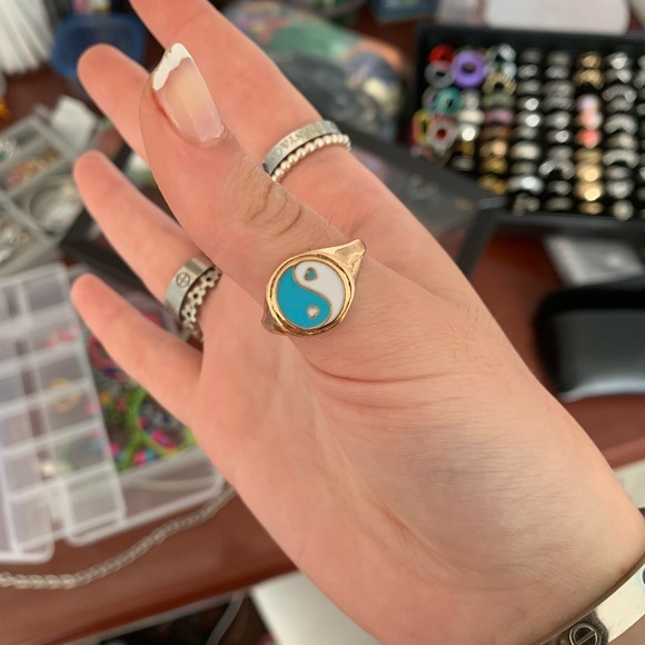 Gold coloured yin yang rings - Picture 2 of 4